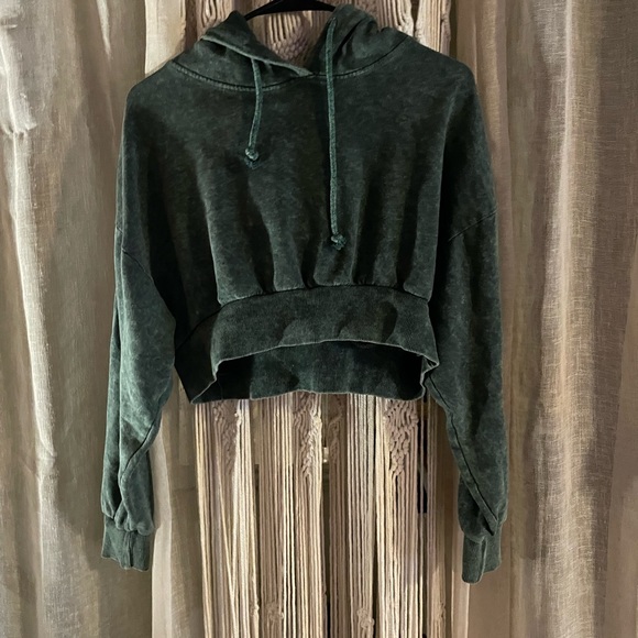 Green crop top - Picture 1 of 2